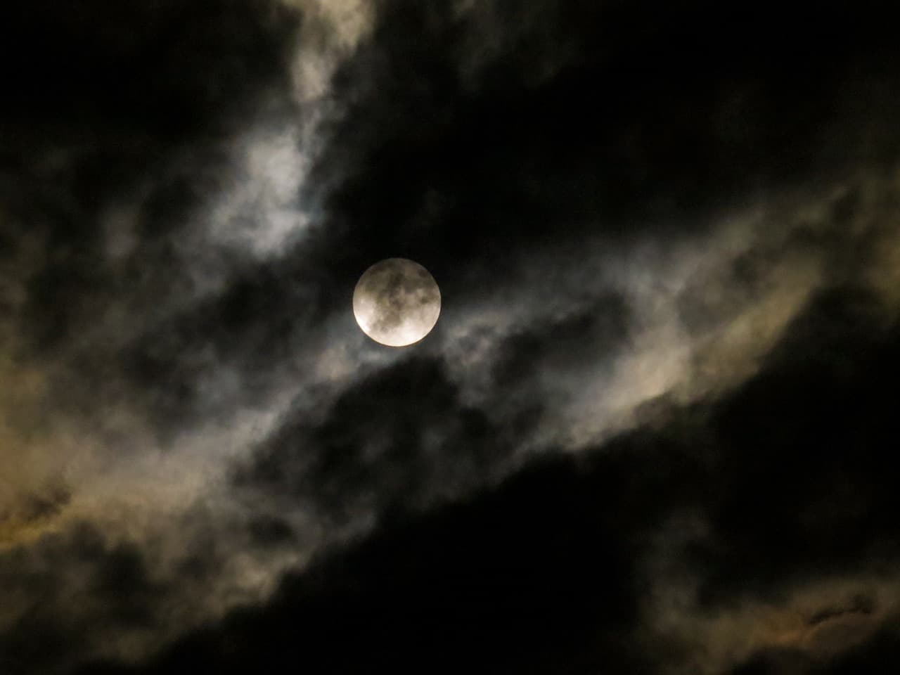Upcoming partial lunar eclipse, visible from Romania