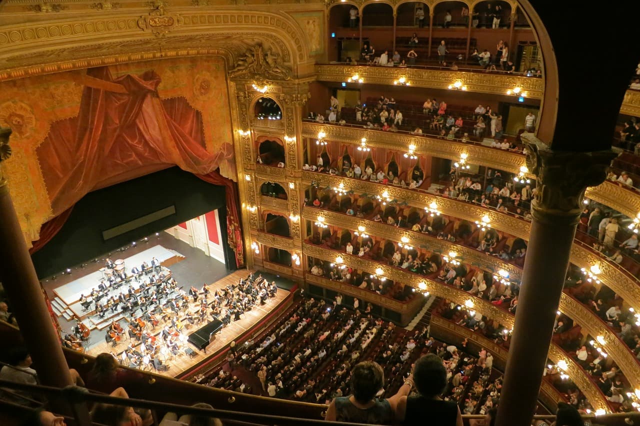 Romanian conducts Turandot at Colón Theater in Buenos Aires