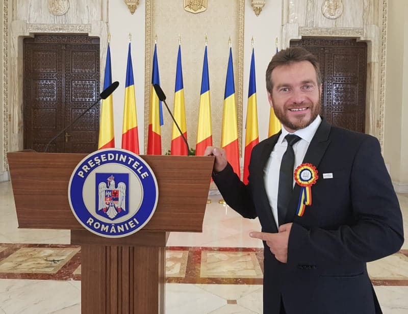 Romanian endurance swimmer to run for president