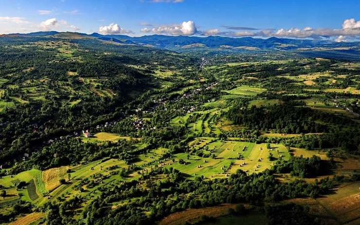 Discover Romania: “Drumul verde,” a car-free road in Maramures