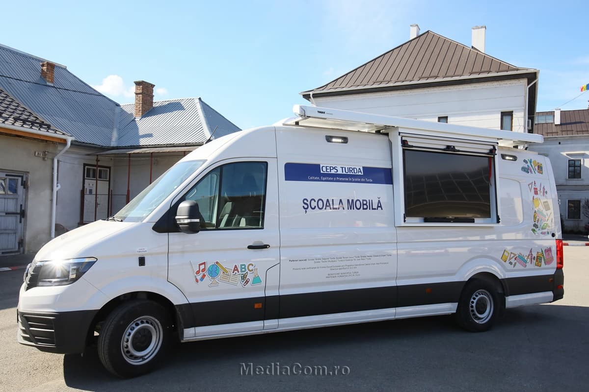 Romanian city introduces itinerant school to fight dropout phenomenon