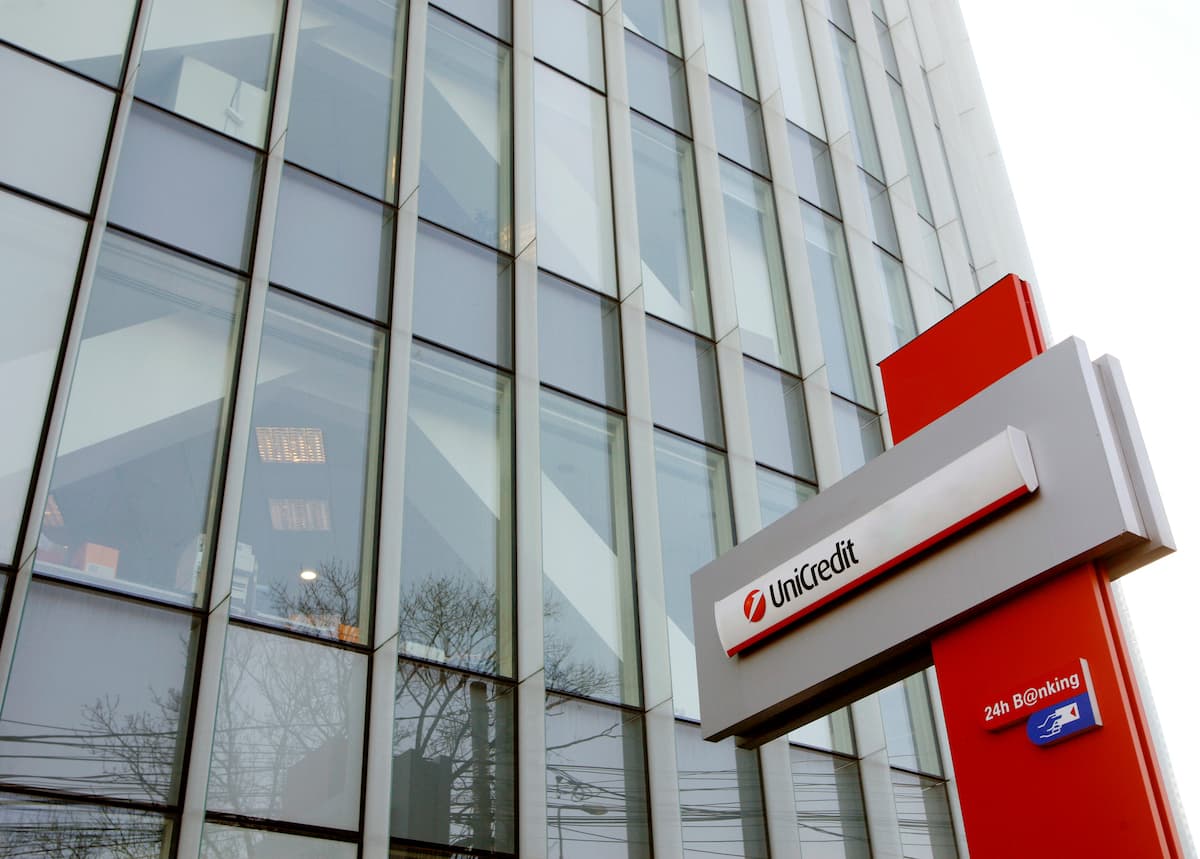 UniCredit projects for Romania economic slowdown to 1% next year, with downside risks