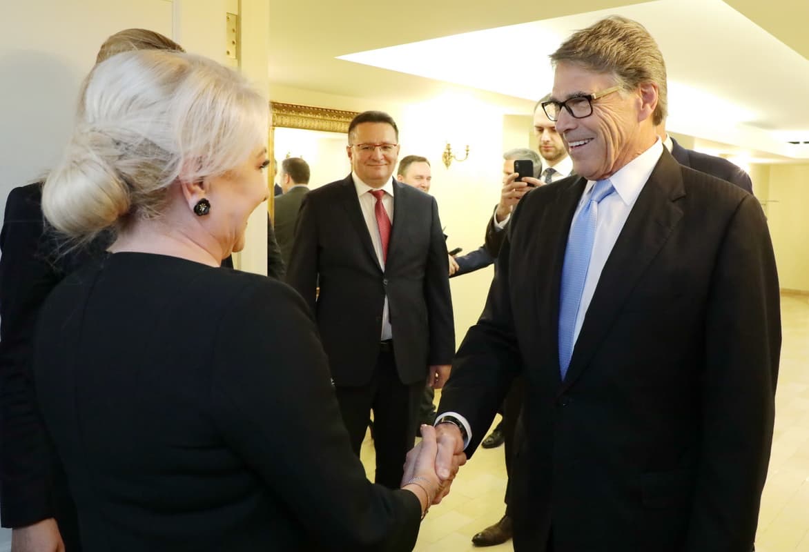 Romanian PM signs memorandum on nuclear energy with US Energy Secretary Rick Perry