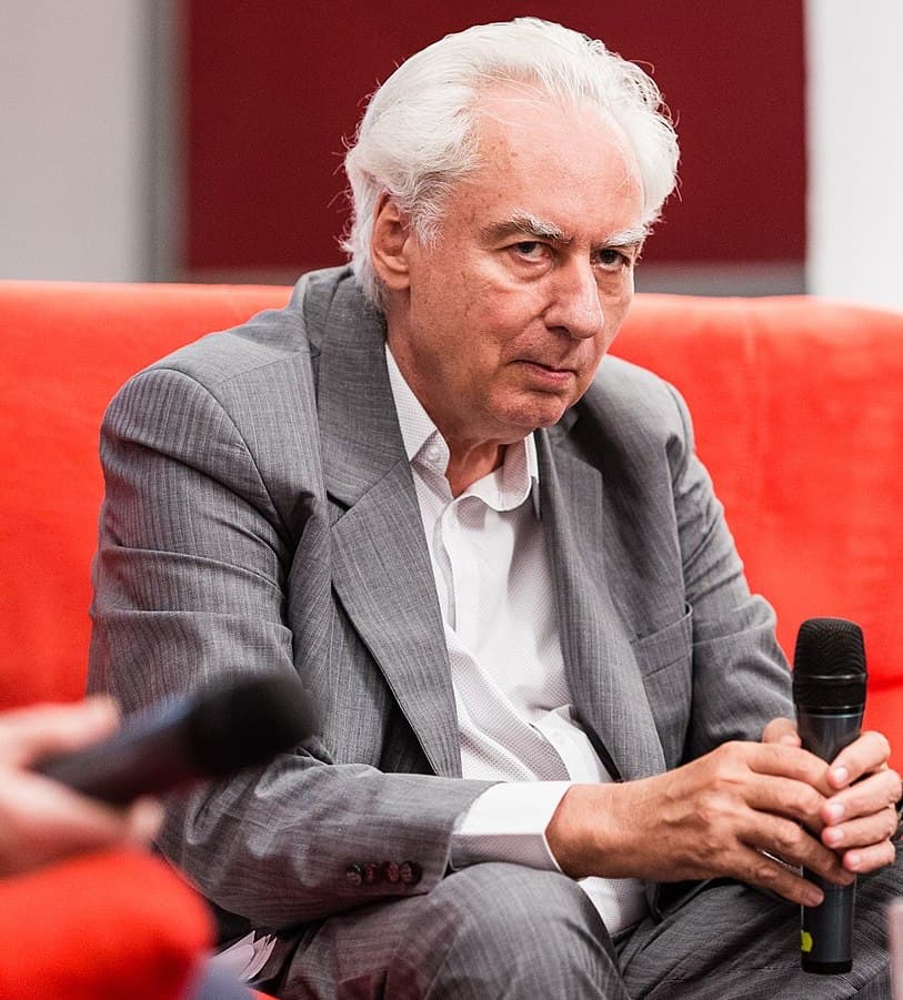 Hungarian president decorates Romanian historian Lucian Boia