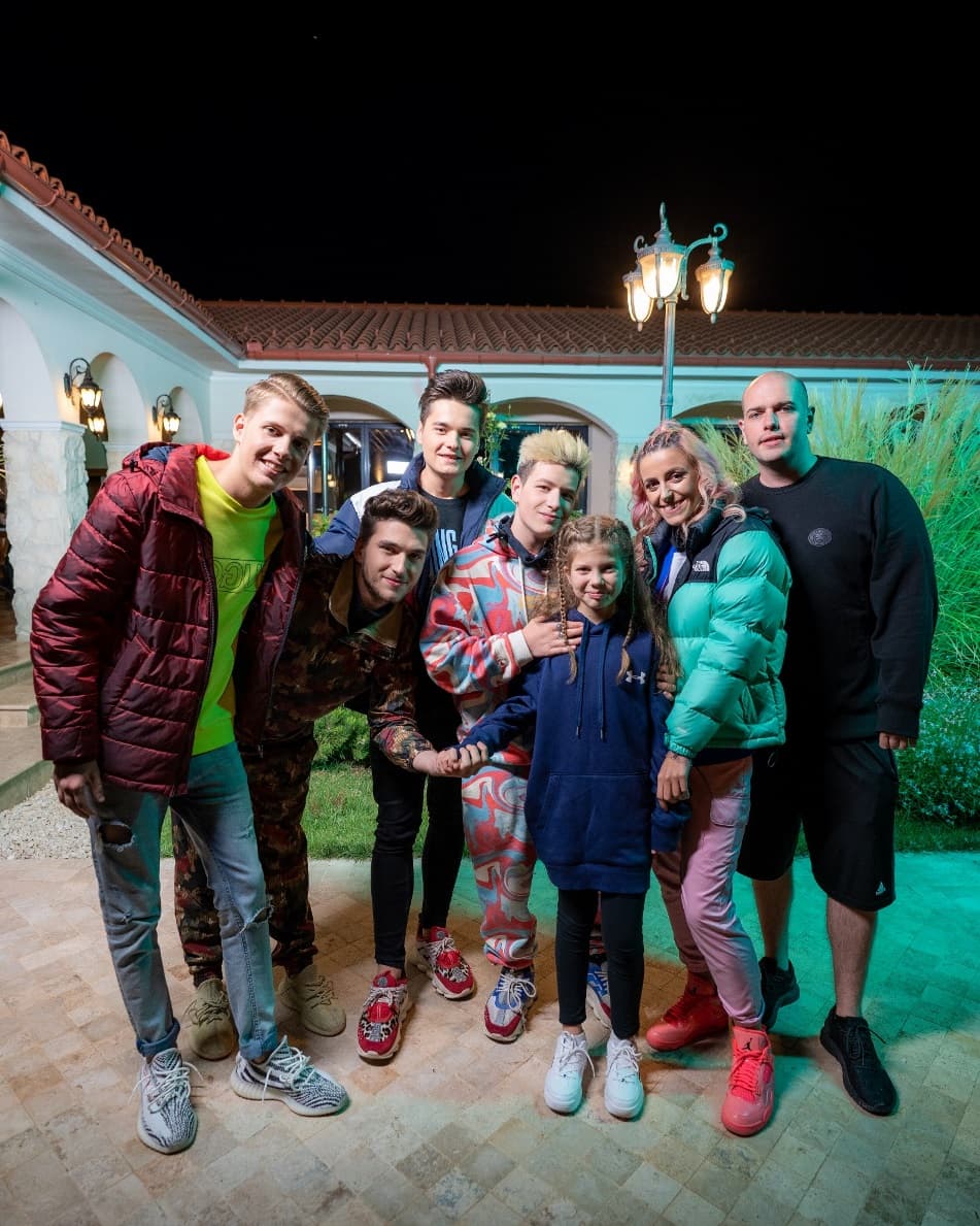 Romanian film review – Now Showing: 5GANG, Love 2. America, The Nostalgia for Dictatorship, The Oak