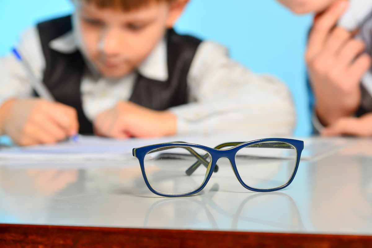 Bucharest City Hall provides financial support to children who need glasses