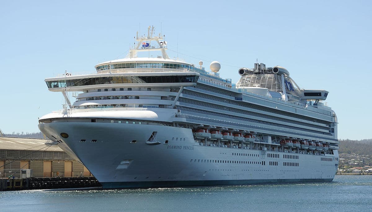 Coronavirus: 17 Romanians among thousands of passengers quarantined on cruise ship in Japan