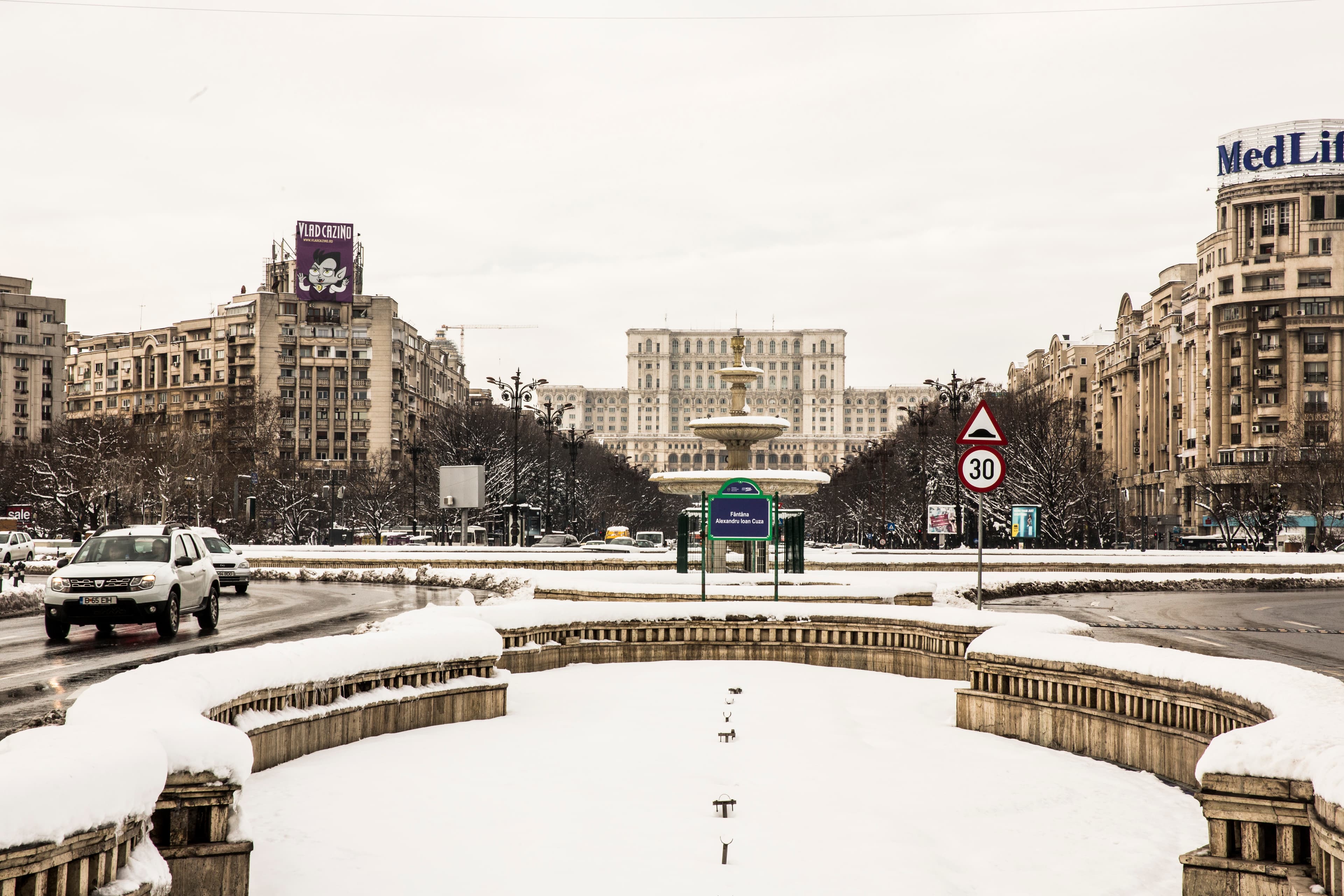 “Destination: Bucharest” – The best city squares to take holiday photos in Bucharest