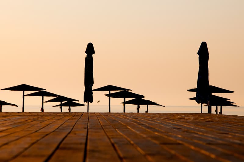 Outdoor restaurant in Black Sea resort closed after employee tests positive for COVID-19