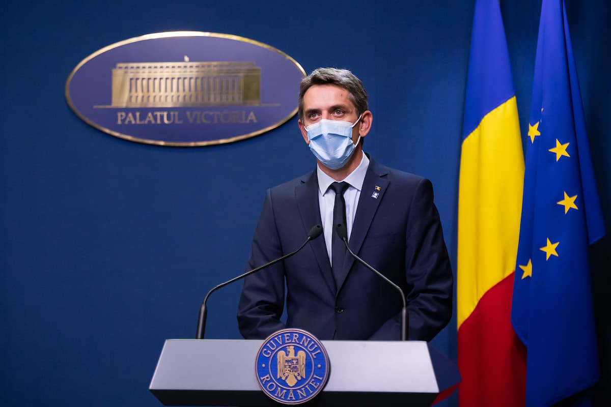 New school year: Romanian Govt. allocates funds for tablets and protective equipment