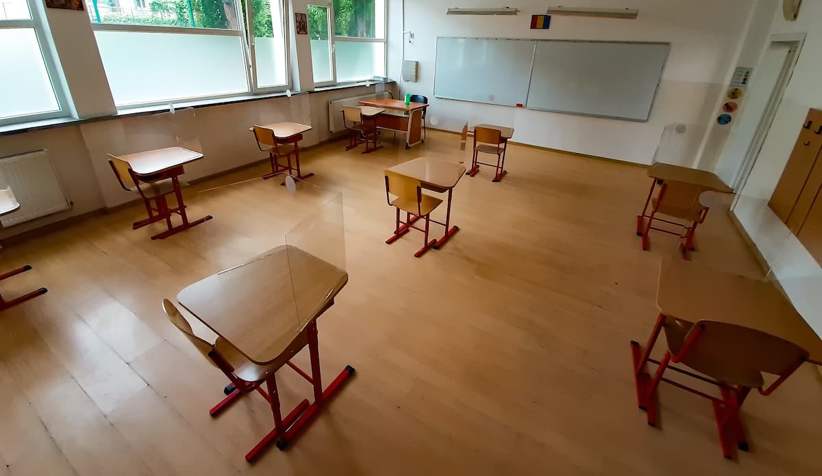 Schools in Romania remain closed, online learning extended until the winter holidays