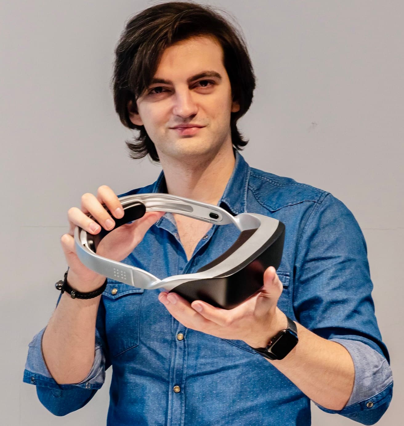 .lumen: How the glasses created by a Romanian startup aid the mobility of the blind
