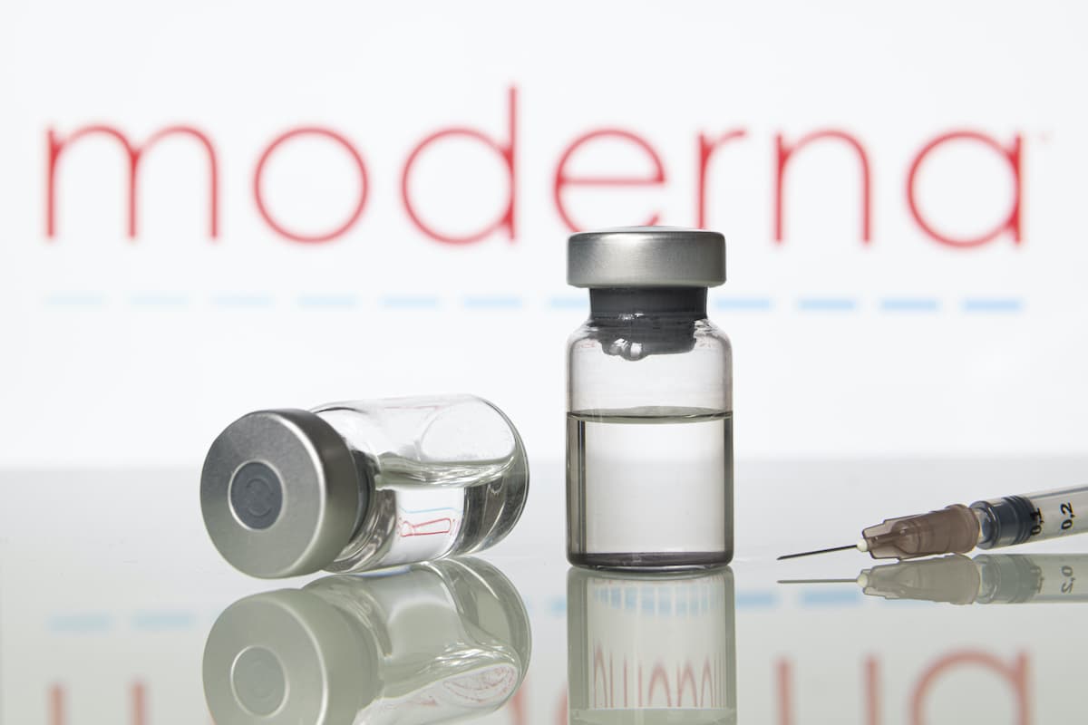 Romania starts using Moderna COVID-19 vaccines