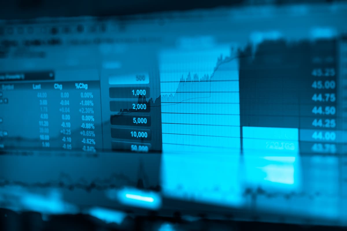 Fondul Proprietatea's shares trade closer to NAV amid strong results in 2021