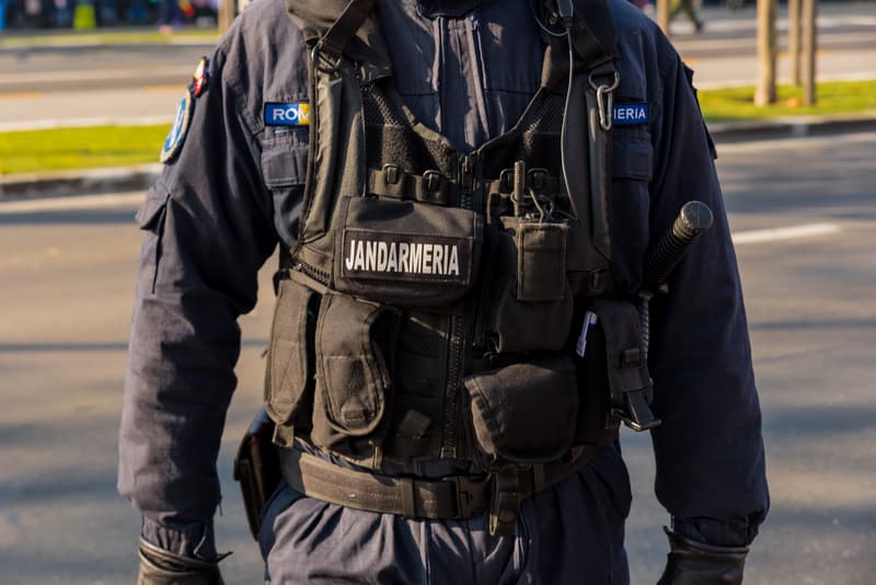 RO gendarmes fine policemen for disturbing public order during protest