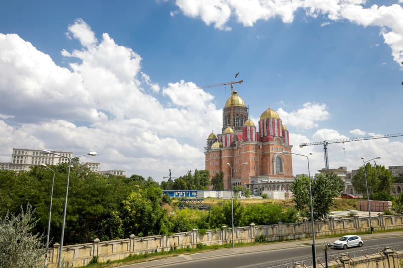 World Record Academy: People's Salvation Cathedral in Bucharest has "largest Orthodox iconostasis"
