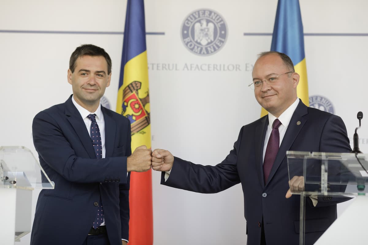 Romania promises further financial support to Moldova