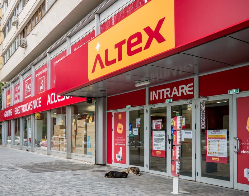 Romanian electro-IT retailer Altex keeps boosting its offline chain
