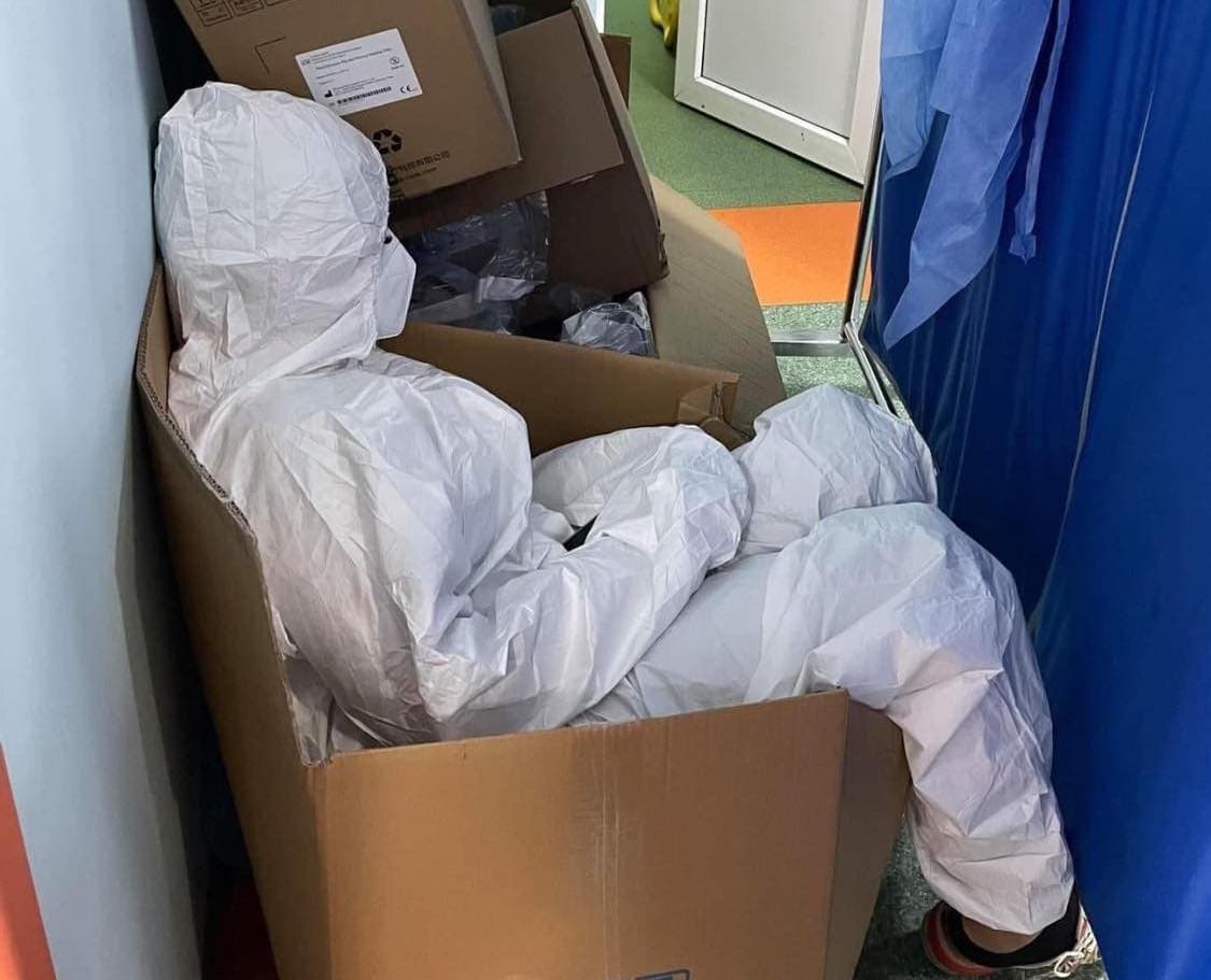 Romania photo of the day: Exhausted nurse resting in a cardboard box at Bucharest hospital