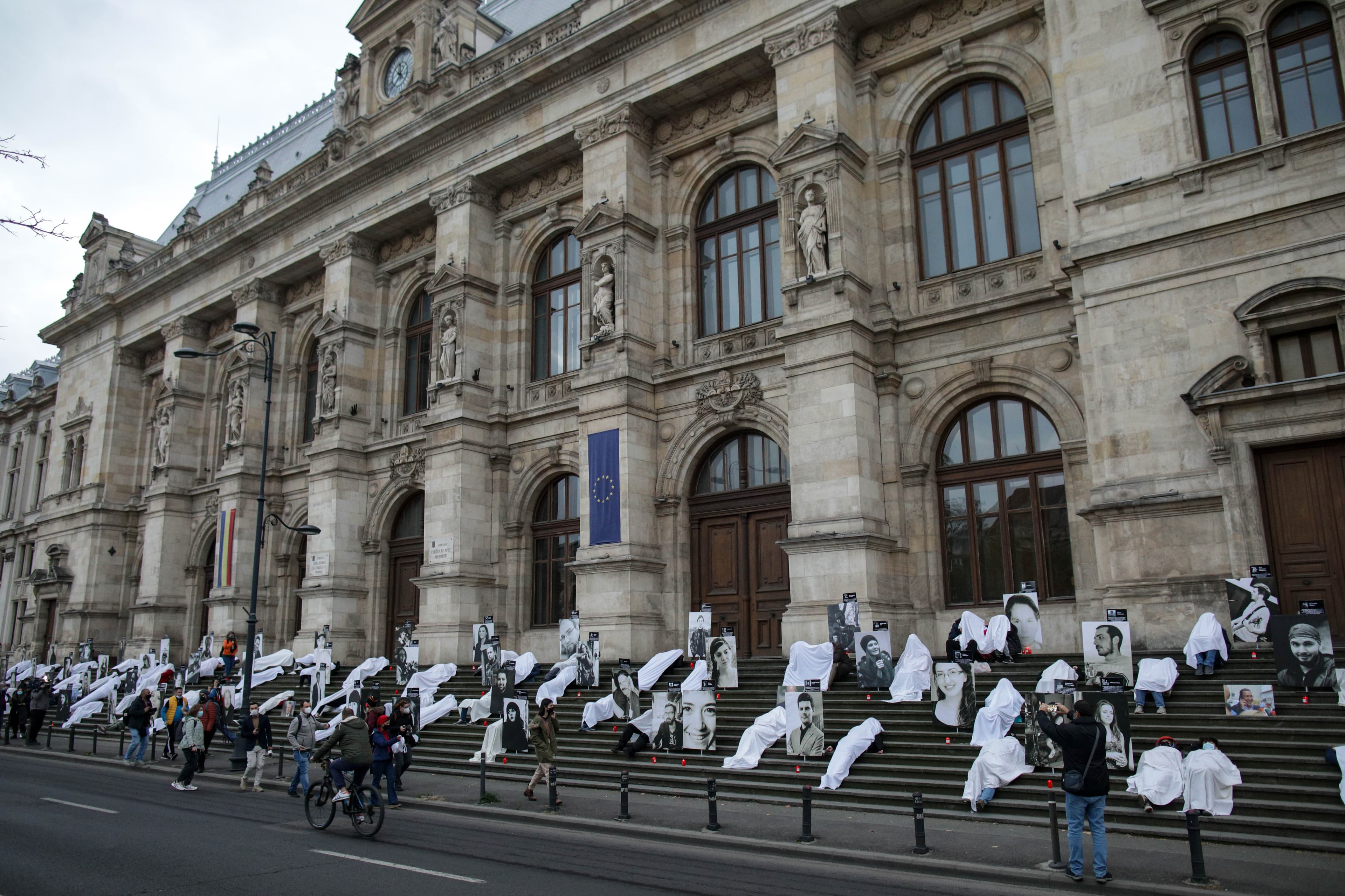 Romania photo of the day: Flash mob marks six years since Colectiv nightclub fire in Bucharest