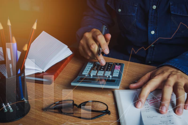 Survey: Romanians save on average EUR 58 monthly
