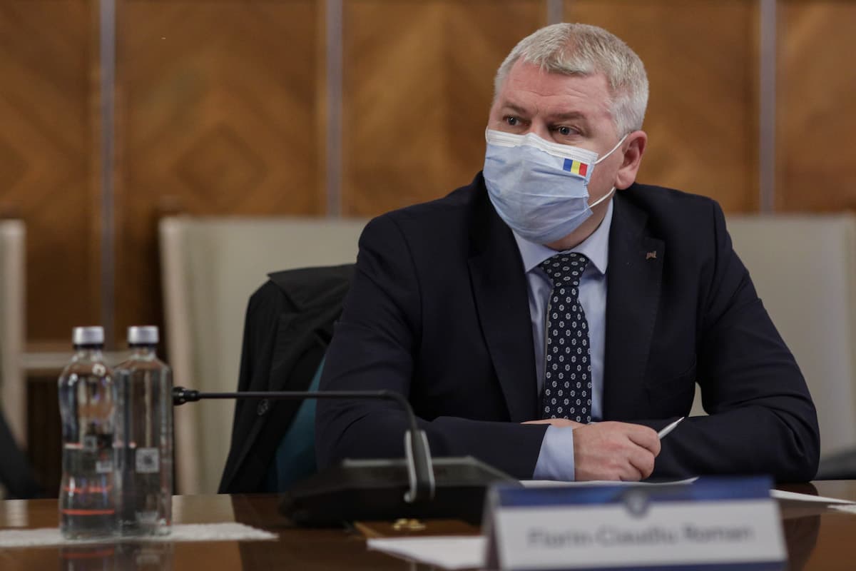 Romanian minister resigns over plagiarism allegations