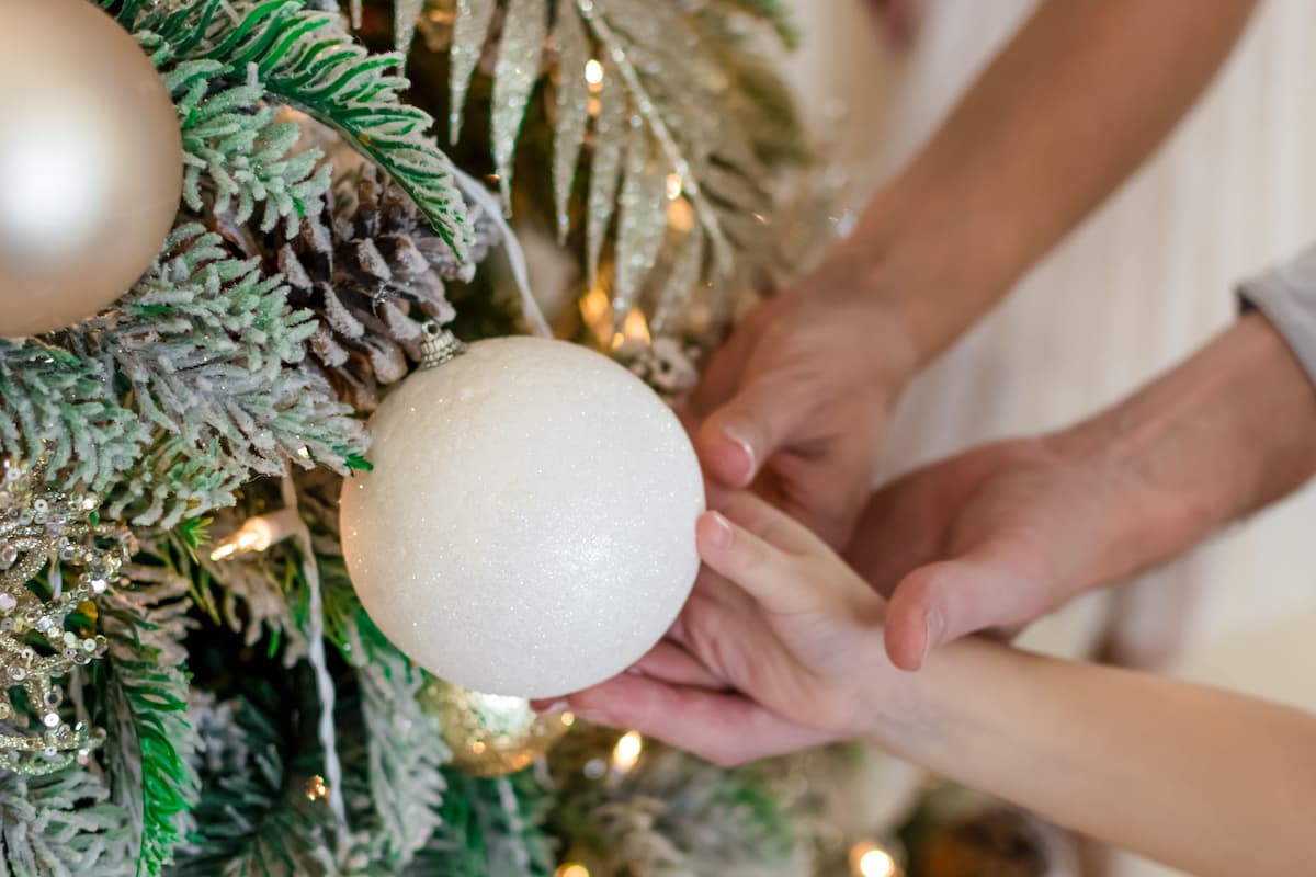 Less than half of Romanian parents working abroad return home for Christmas