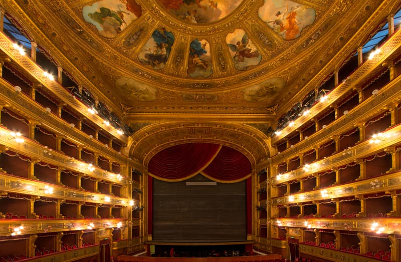 RO soprano Angela Gheorghiu, tenor Ştefan Pop in La Bohème at Teatro Massimo of Palermo