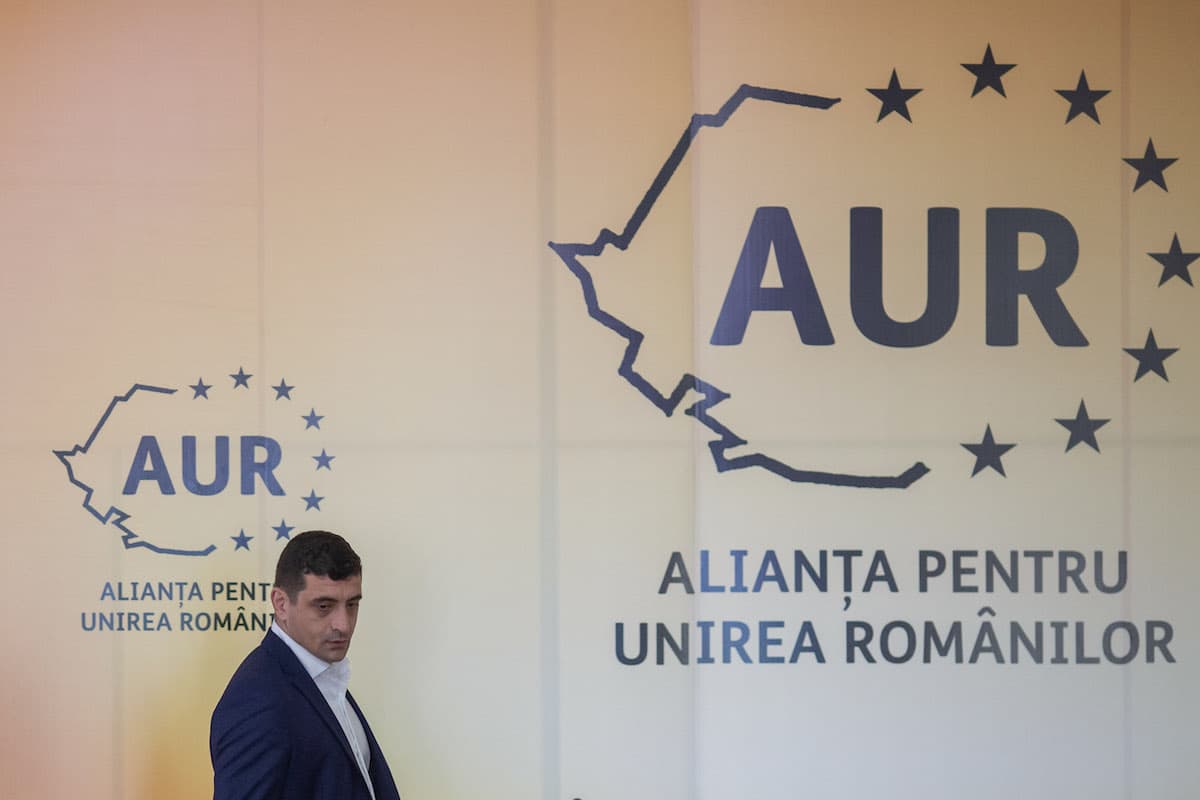 Increasingly more senior members of Romania's far-right AUR leave the party