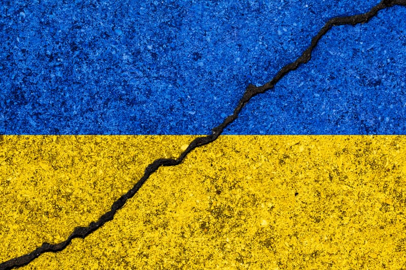 Romania condemns Russia for recognizing separatist regions of Ukraine