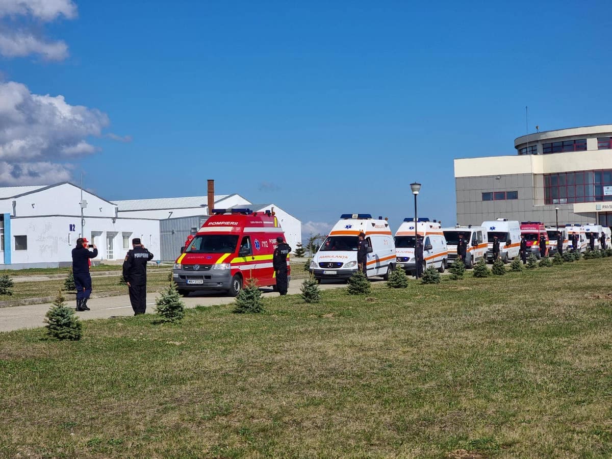 Romania donates 11 ambulances to Ukrainian emergency services