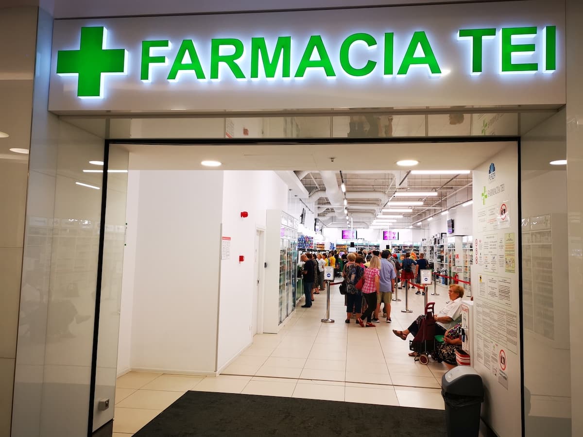 Owners of Romanian DIY retailer Dedeman buy one-third of pharmacy chain Tei