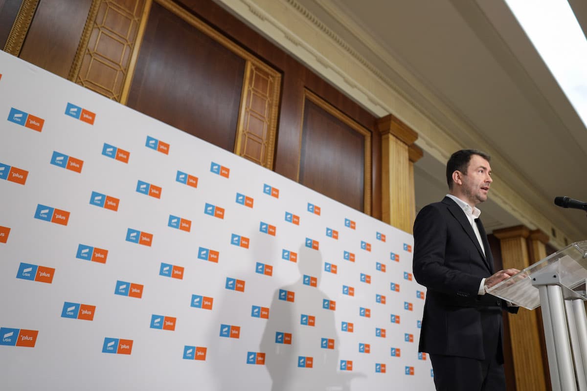 Romania's main opposition party USR elects new president