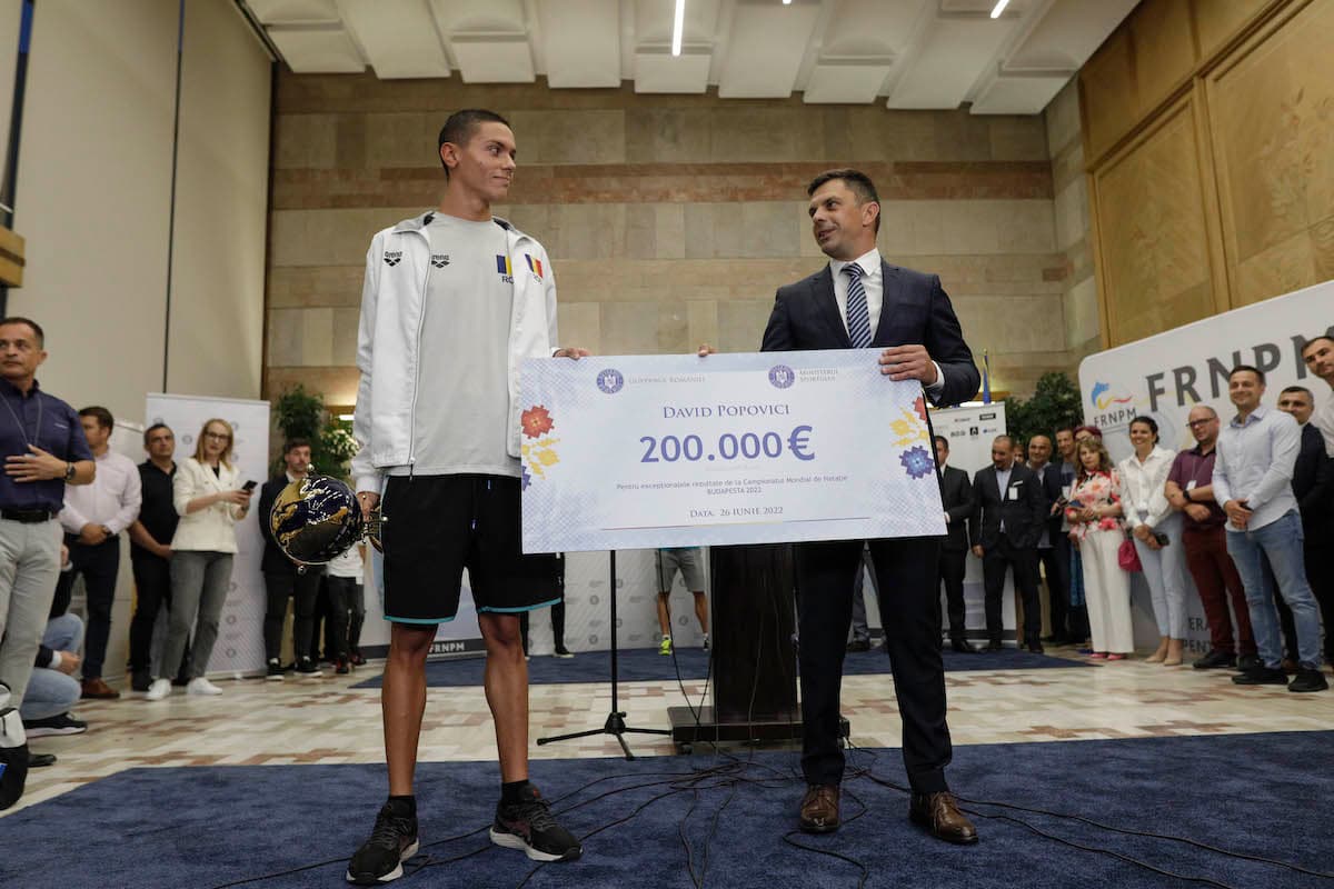 Romanian Govt. offers EUR 200,000 reward to swimming star David Popovici