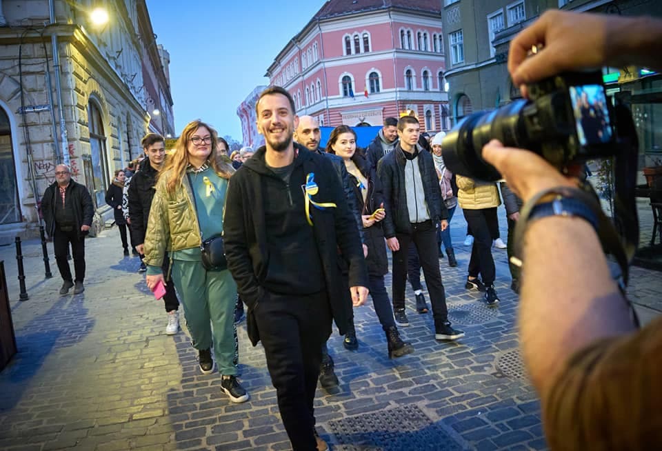 Romanian marketeer-turned-war correspondent keeps thousands informed on Ukraine war