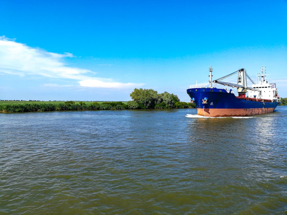 Ukrainian exporters blame Romanian authorities for shipping jams on Sulina canal