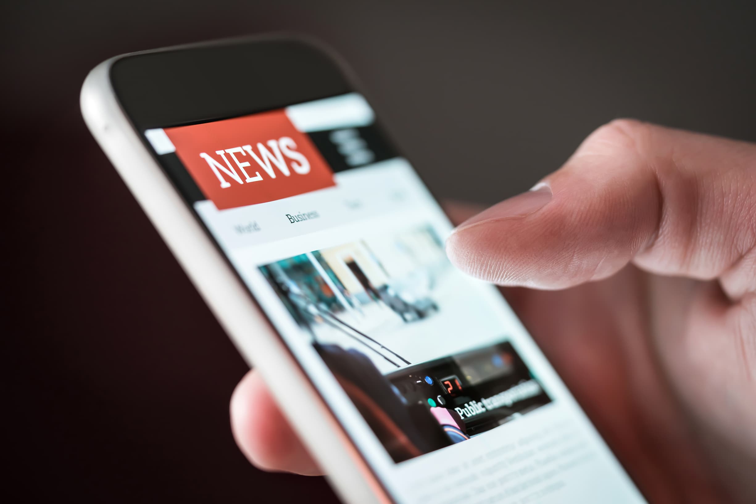 Survey finds Romanians trust TV more than written press for news coverage
