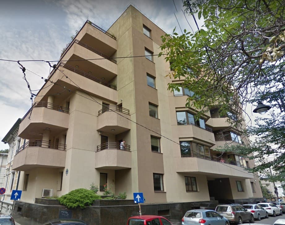 Bucharest's Carol Davila University of Medicine buys office building to use it as medical simulation center
