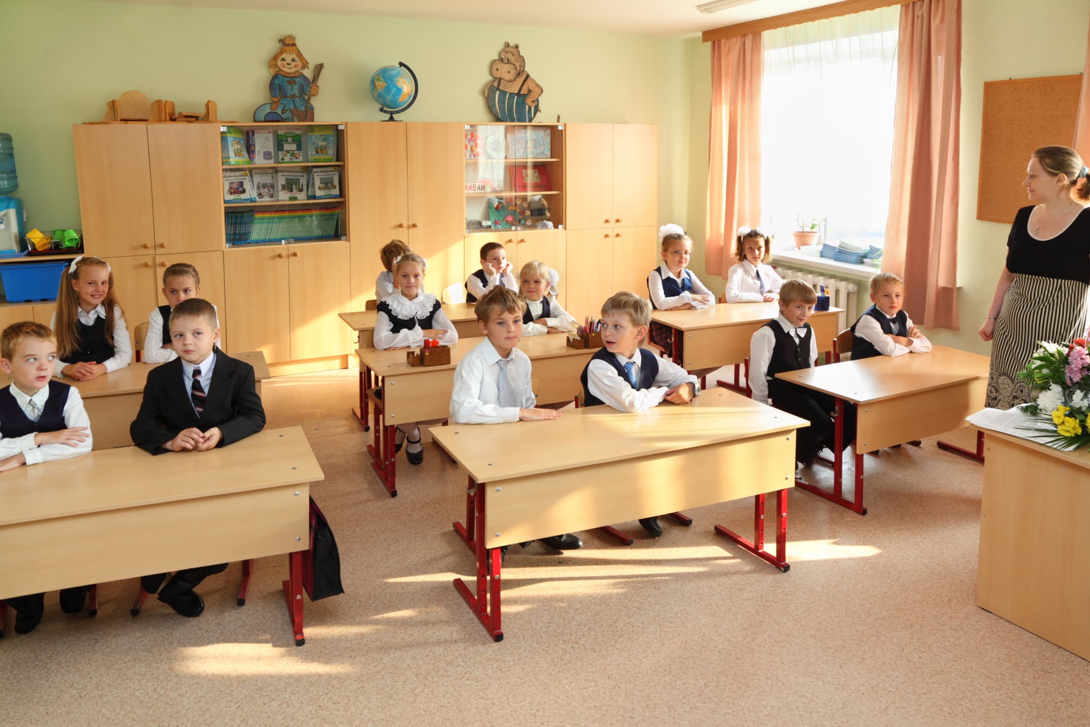 Minister of Education Sorin Cîmpeanu declares himself in favor of compulsory school uniforms