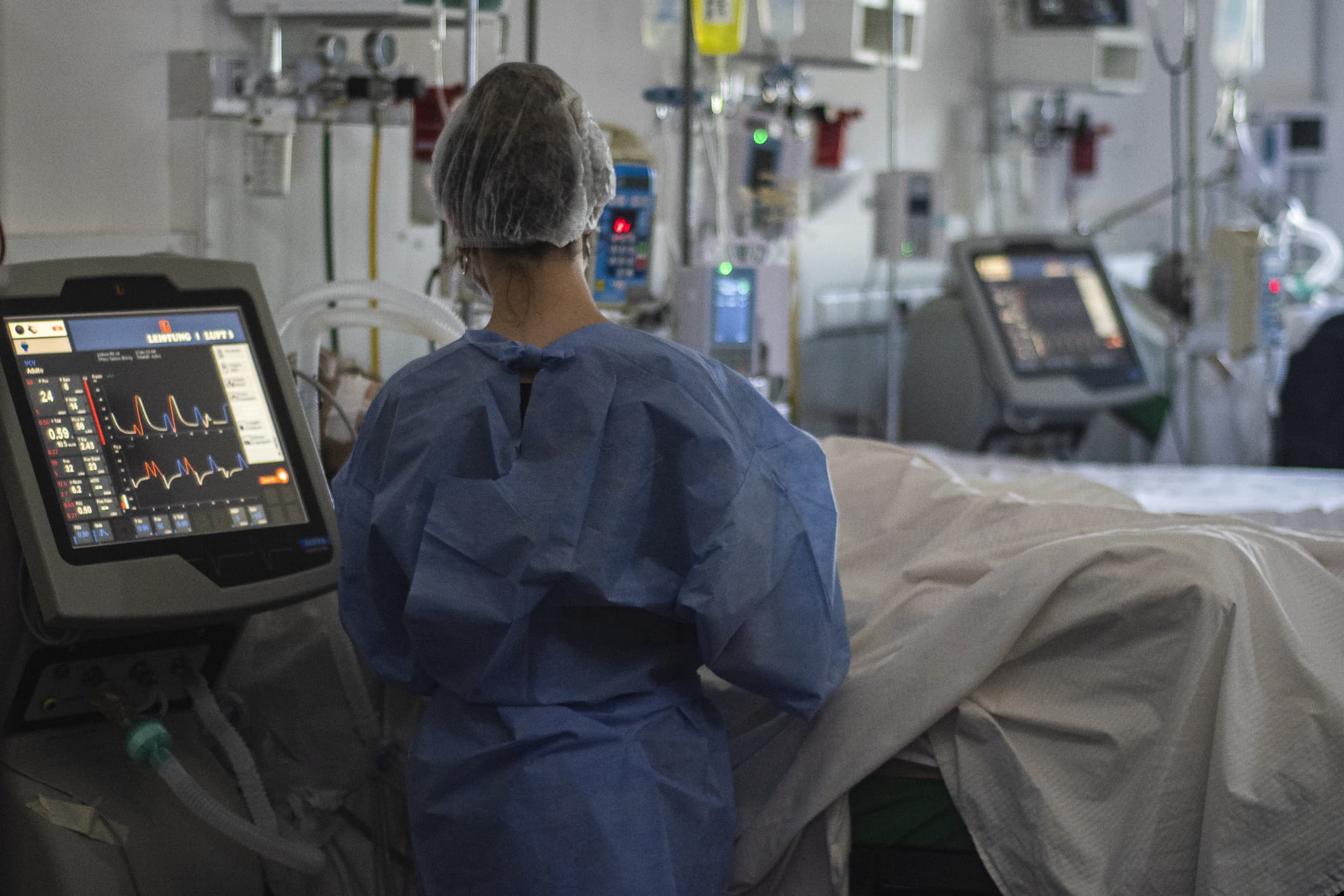 Three Romanian military hospitals reopen COVID treatment sections to deal with rising rate of infection