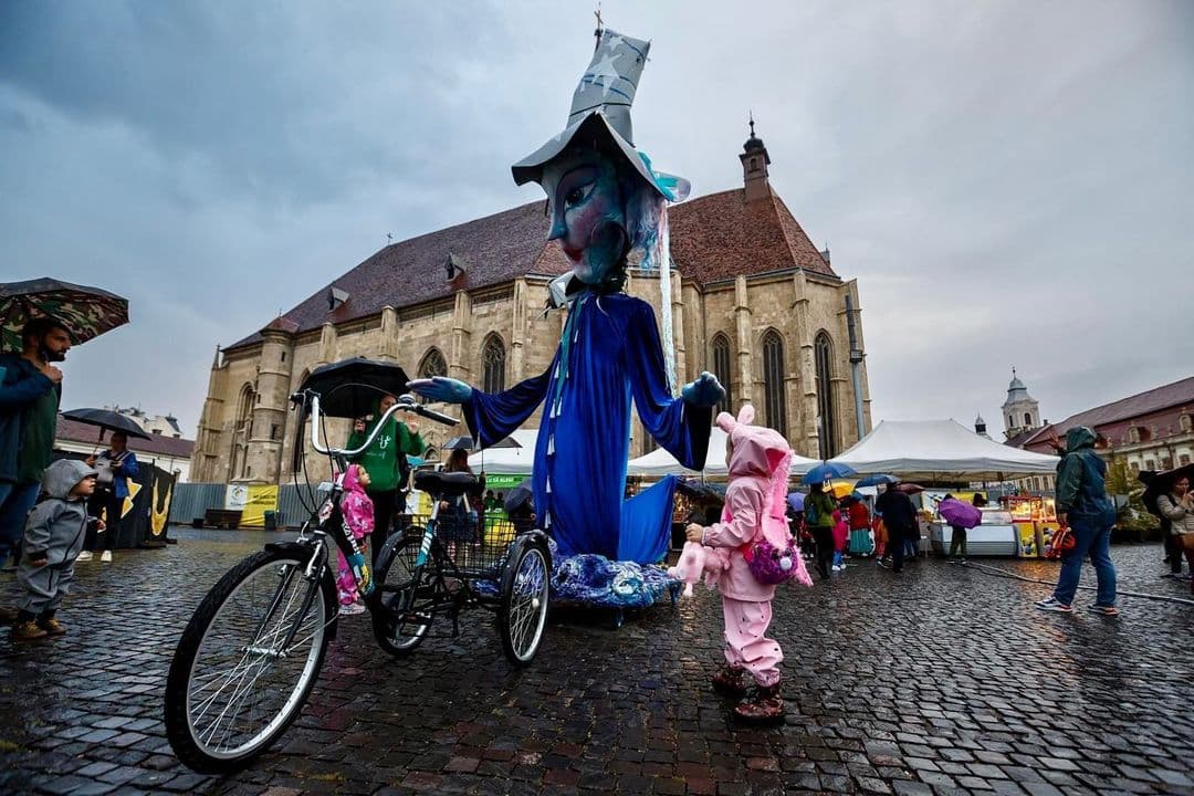 The 6th edition of Cluj-Napoca's WonderPuck street festival holds its latest edition yet, attracting over 300 international performers