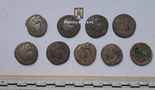 Ancient treasure found by the police in Alba Iulia after an investigation triggered by an internet post