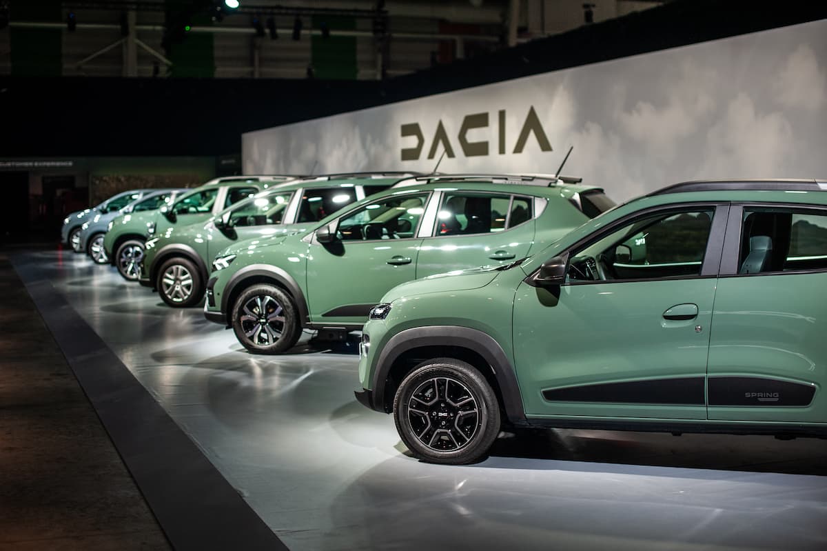 Dacia unveils its first hybrid engine at Paris Motor Show