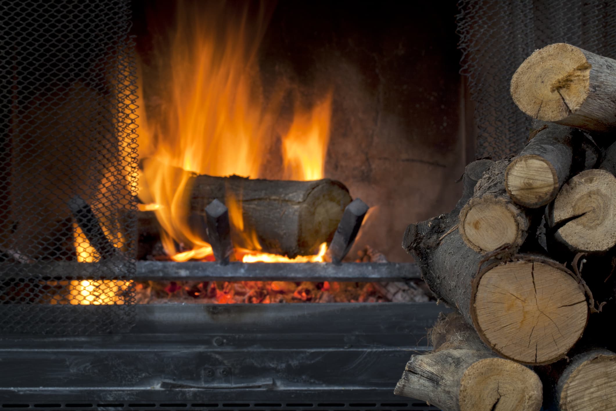 Romanian govt. to cap price of firewood, send some to Moldova