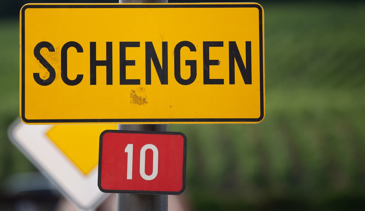 Romanians surprisingly united by Austria’s veto on Schengen membership