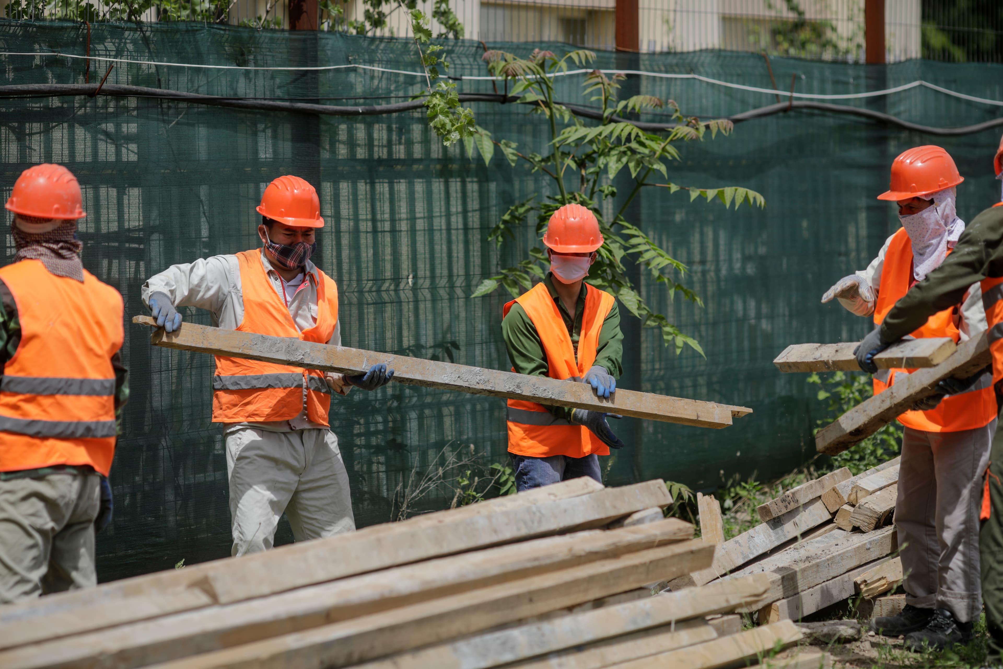 Romanian Govt. ready to take in 100,000 foreign workers in 2023 amid workforce shortage