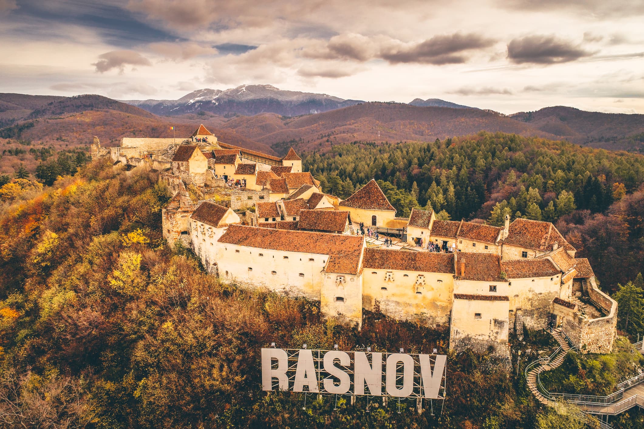 Romania Photo of the Day by Dreamstime: Râșnov Fortress in autumn colors