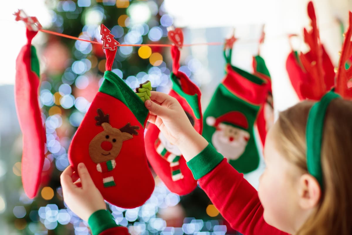 Two out of five Romanian parents working abroad will not come home for the holidays, study says