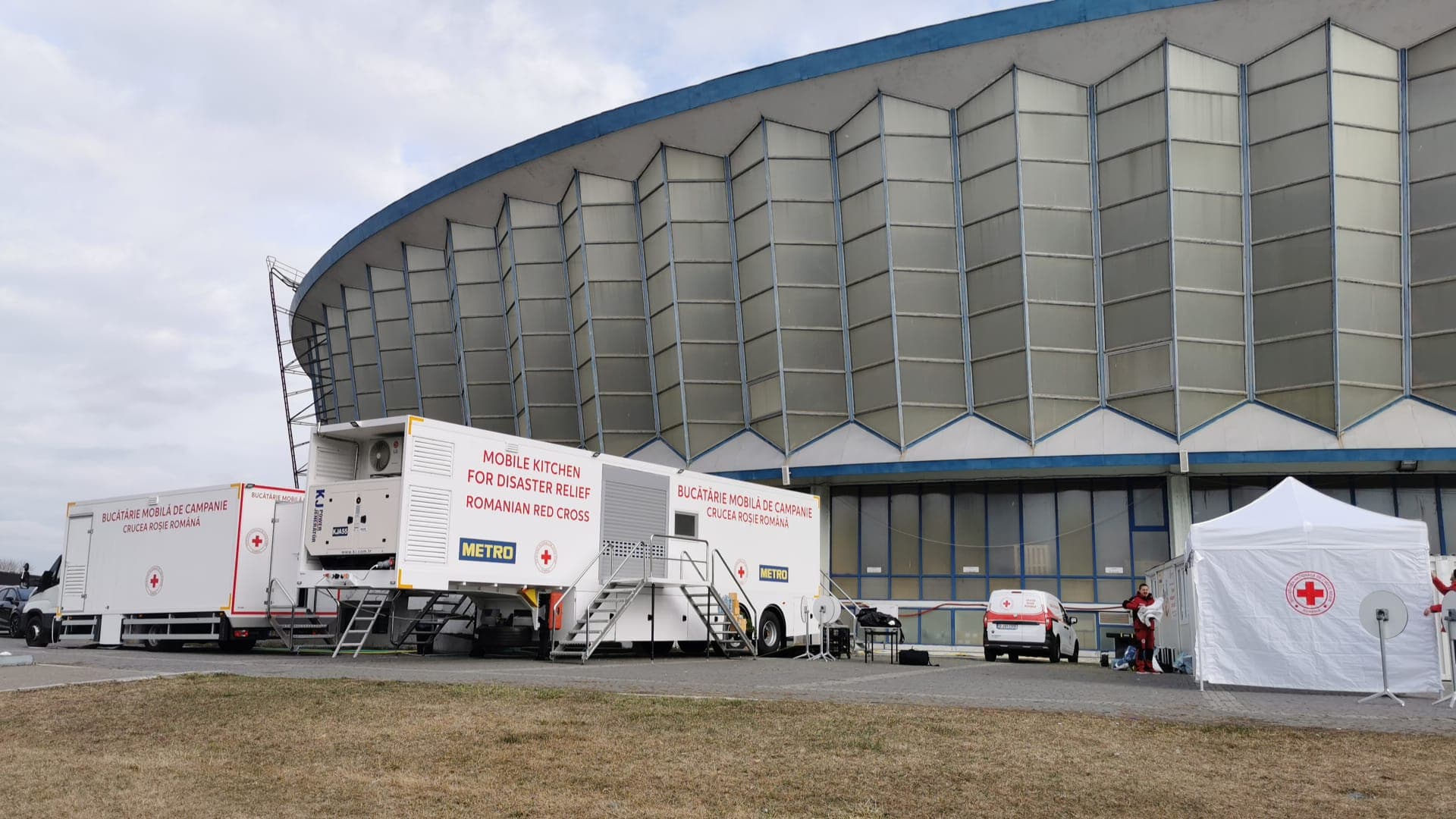 Romanian Red Cross inaugurates first mobile kitchen for Ukrainians in Bucharest