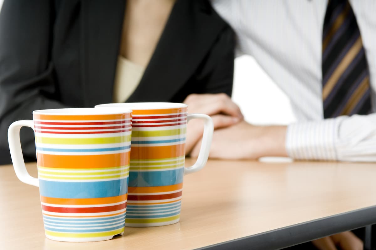 Valentine’s Day: New survey says workplace romances are relatively common in Romania